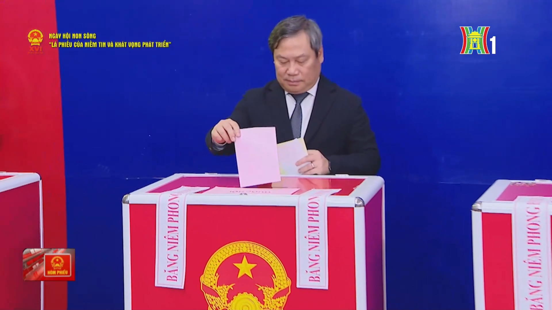 Chủ tịch UBND TP. Hà Nội bỏ phiếu bầu cử tại phường Giảng Võ